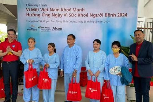 Khám sức khỏe, cấp phát thuốc miễn phí cho hơn 500 người cao tuổi ở Bình Dương