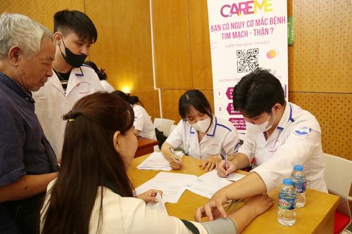 Khám sàng lọc tim mạch, thận miễn phí cho người dân tại Bệnh viện Bạch Mai