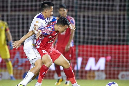 'Mưa thẻ' xuất hiện ở trận TP HCM thua Hà Nội