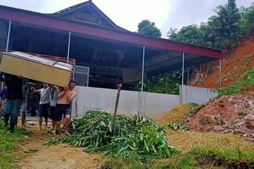 Nghệ An: di dời nhiều hộ dân khi phát hiện đất đồi sạt lở