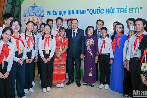 Rạng rỡ 'những bông hoa nhỏ của núi rừng' tại Phiên họp giả định 'Quốc hội trẻ em'