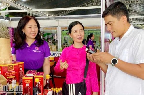 Khai mạc Diễn đàn kết nối sản phẩm OCOP Đồng bằng sông Cửu Long năm 2024