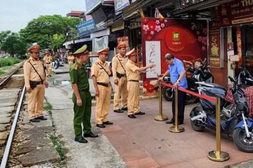 An toàn giao thông: Nâng cao ý thức của người dân trong bảo đảm an toàn giao thông đường sắt