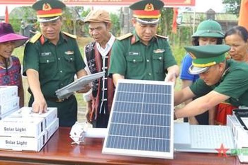 Thắm tình quân dân nơi biên giới