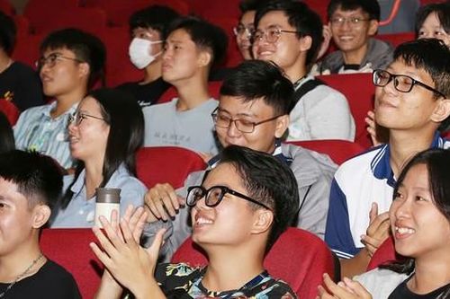 Hành trình 'Running Freshman' chào đón tân sinh viên 2024