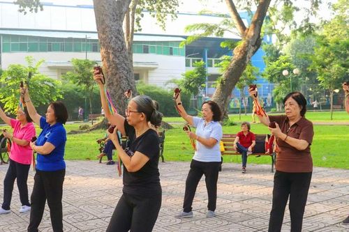 Tuổi cao nêu gương sáng
