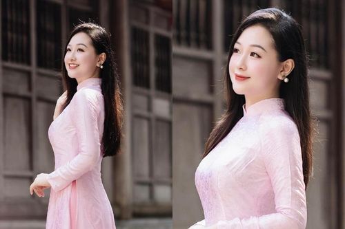 Cô giáo 'hot nhất mùa khai giảng' khoe dáng trong tà áo dài