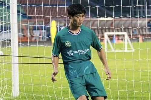 Công Phượng mang số áo lạ tại giải hạng Nhất