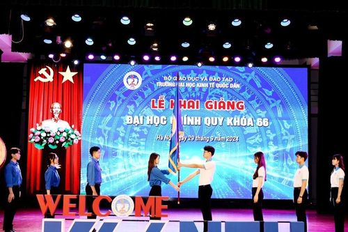 Hơn 8.000 sinh viên Trường ĐH Kinh tế Quốc dân bước vào năm học mới