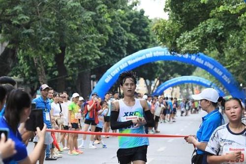 Nguyễn Trung Cường thắng thuyết phục Giải chạy Báo Hànôịmới 2024