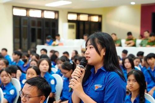 Lãnh đạo địa phương lắng nghe tâm tư, ý tưởng của đoàn viên, thanh niên