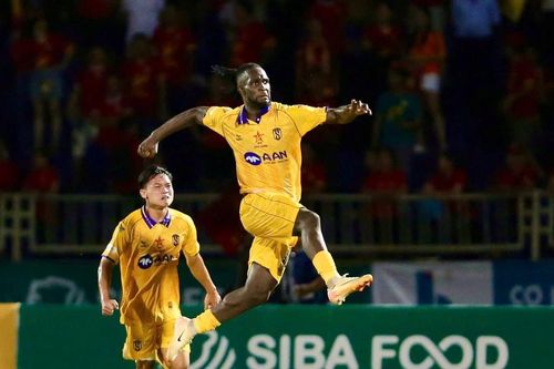Sông Lam Nghệ An chia điểm trong trận derby xứ Nghệ