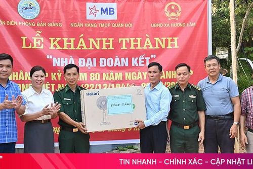 Bàn giao nhà 'Đại đoàn kết' cho cựu chiến binh