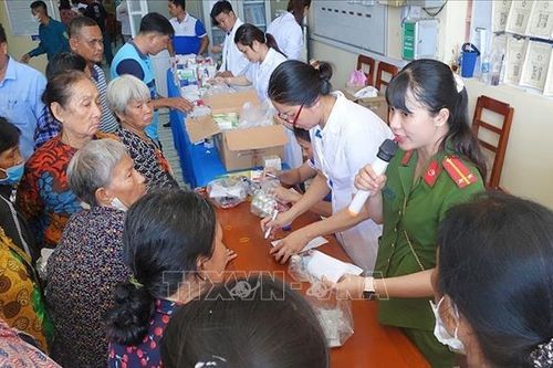 An Giang: Khám bệnh, cấp thuốc miễn phí cho 600 người dân khó khăn ở huyện Phú Tân