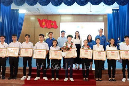 Tạo môi trường cho thanh thiếu niên học tập, thực hành ngoại ngữ