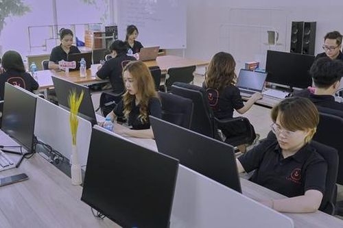 Gen Z 'đổ bộ' lên Threads tìm việc: Vì sao nhà tuyển dụng vẫn ngại 'săn' nhân tài?