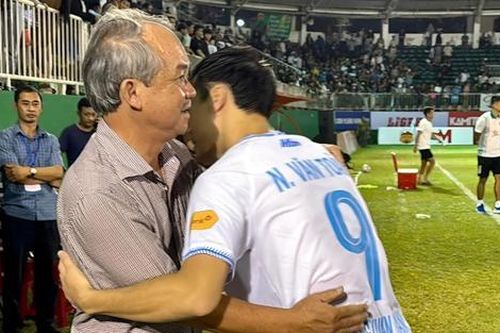 Bầu Đức gây xúc động trong ngày HAGL giữ đỉnh V.League