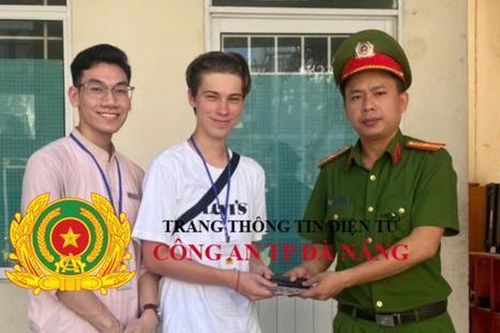 Mua lại điện thoại của kẻ trộm, thanh niên gây bất ngờ với hành động tiếp theo