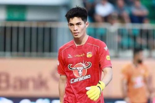 Sao trẻ HAGL thay thủ môn Bùi Tiến Dũng ghi '100 điểm' với HLV Kim Sang Sik