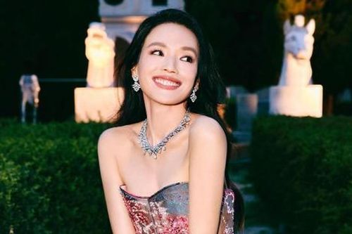 Thư Kỳ trẻ mãi ở tuổi 48 nhờ chế độ chăm sóc đặc biệt
