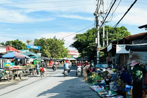 Lấn chiếm lòng, lề đường buôn bán tại chợ Diên An: Địa phương sẽ tăng cường xử lý nghiêm