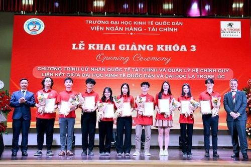Đại học Kinh tế Quốc dân khai giảng khóa 3 chương trình liên kết với Đại học La Trobe, Úc