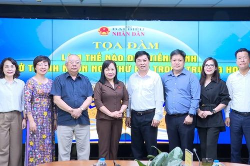Đưa tiếng Anh trở thành ngôn ngữ thứ hai trong trường học: Từng bước thí điểm và nhân rộng