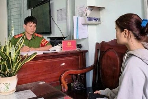 Xúc động nhận lại số tiền lớn chuyển nhầm sau thời gian mong ngóng