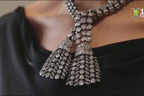 Đấu giá vòng kim cương cho là của Hoàng hậu Marie Antoinette