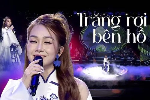 Trăng rơi bên bên hồ
