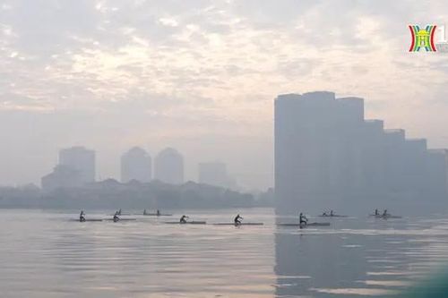 Sớm thu ở Hồ Tây