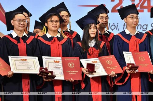 Lễ tốt nghiệp đặc biệt của hơn 4.000 sinh viên Đại học Bách khoa Hà Nội
