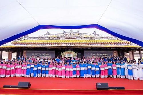 Thừa Thiên Huế tuyên dương 384 học sinh danh dự toàn trường năm học 2023 - 2024