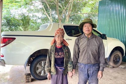 Người Ma Coong từ việc lo cái ăn hằng ngày nay đã mua ô tô 'xịn' về bản