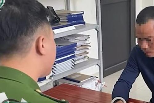 Khởi tố gã 'ma men' tấn công CSGT sau khi vít ga thông chốt ở Hà Tĩnh