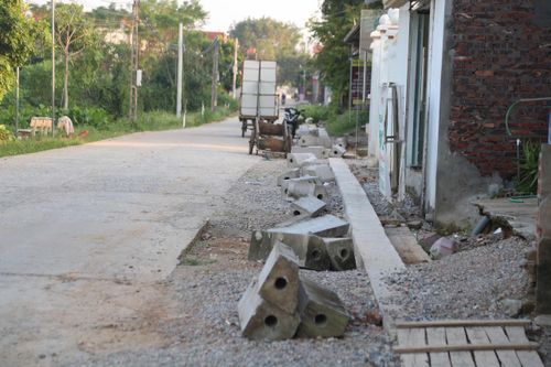 Dự án nâng cấp đường liên xã ở Chương Mỹ ì ạch, dân khổ sở vì thi công dở dang