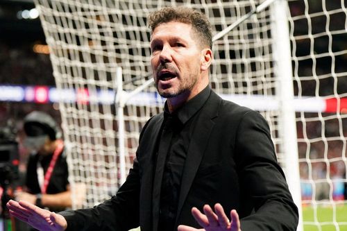 HLV Simeone nổi giận