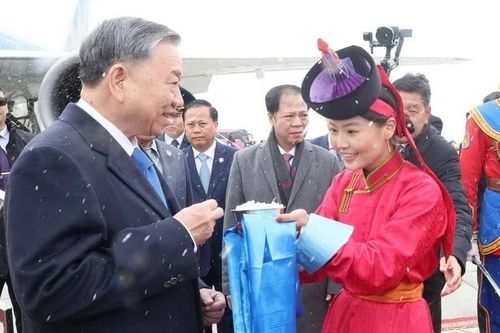 Tổng Bí thư, Chủ tịch nước đến Ulan Bator, bắt đầu thăm Mông Cổ
