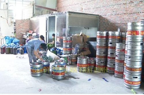 Khởi tố đối tượng sản xuất, buôn bán bia giả