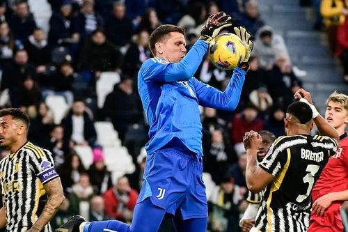 Szczesny chuẩn bị ra mắt Barcelona