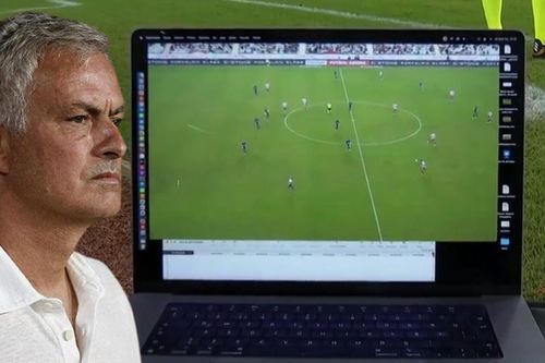 HLV Mourinho lại gây tranh cãi với hành động 'có một không hai' ở Thổ Nhĩ Kỳ