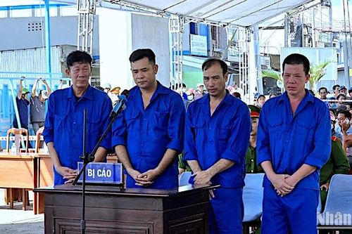 Cà Mau tuyên phạt nhóm tội phạm đưa người sang nước ngoài trái phép