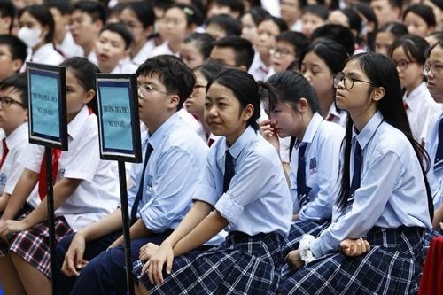 Chung tay hỗ trợ học sinh mồ côi, khó khăn sau bão lũ