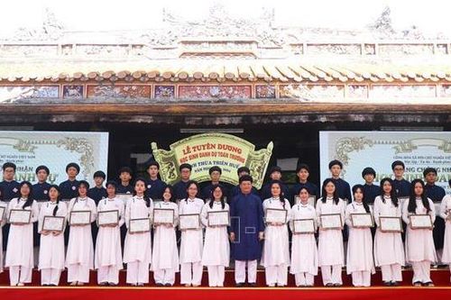 Thừa Thiên - Huế vinh danh 384 học sinh ưu tú