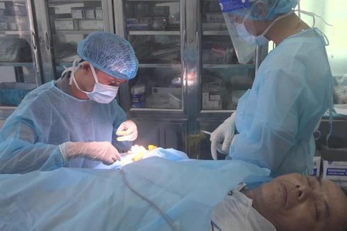 Cứu ngư dân gặp nạn
