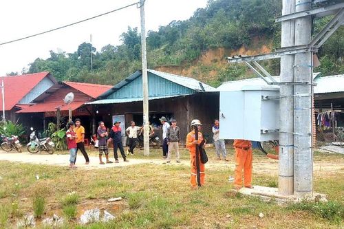 Thôn cuối cùng của xã biên giới Tr'Hy (huyện Tây Giang) có điện lưới quốc gia
