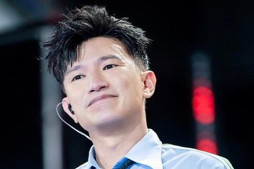 Bất ngờ hát thay Nguyễn Trần Trung Quân, Dược Sĩ Tiến làm khán giả 'trầm trồ' vì giọng tốt như ca sĩ