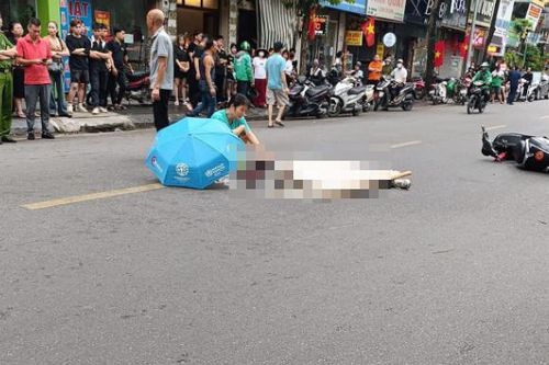 Hà Nội: Va chạm với xe tải, nữ sinh lớp 10 tử vong