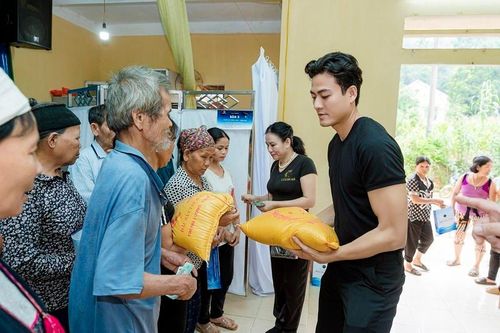 Á quân Nguyễn Phúc Lộc hỗ trợ bà con vùng bão lũ Yên Bái