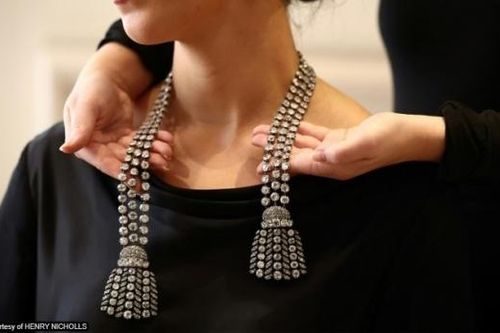 Bán đấu giá chiếc vòng cổ kim cương bí ẩn từ thế kỷ XVIII